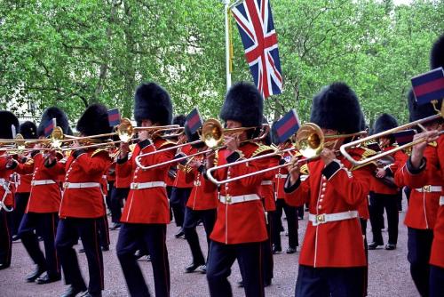 LONDON_CHANGING_OF_THE_GUARDS.jpg